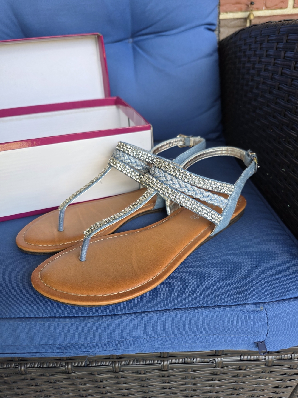 Palm Missi Rhinestone Sandals Silver Sparkle Flats Size 8 With Box T-Strap